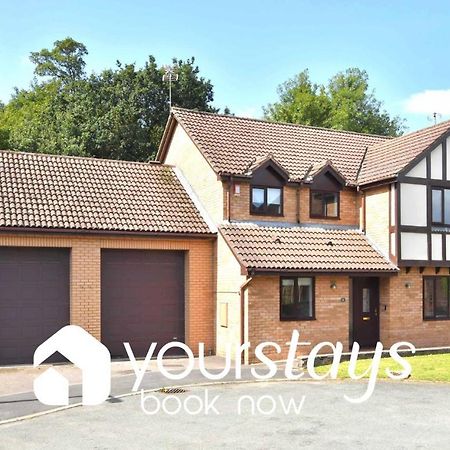 The Glade By Yourstays Huge Single Detached Holiday Home With Big Garden Newcastle-under-Lyme Zewnętrze zdjęcie