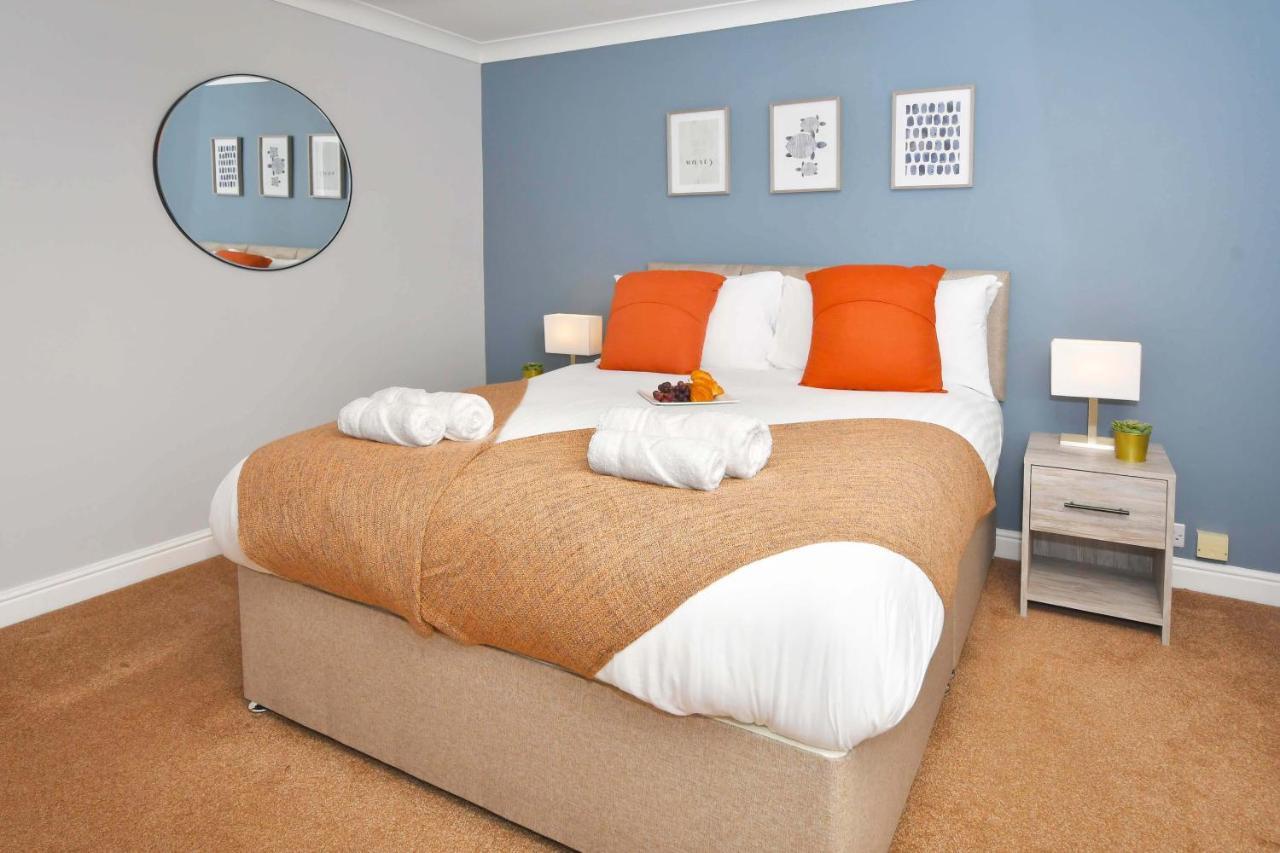 The Glade By Yourstays Huge Single Detached Holiday Home With Big Garden Newcastle-under-Lyme Zewnętrze zdjęcie