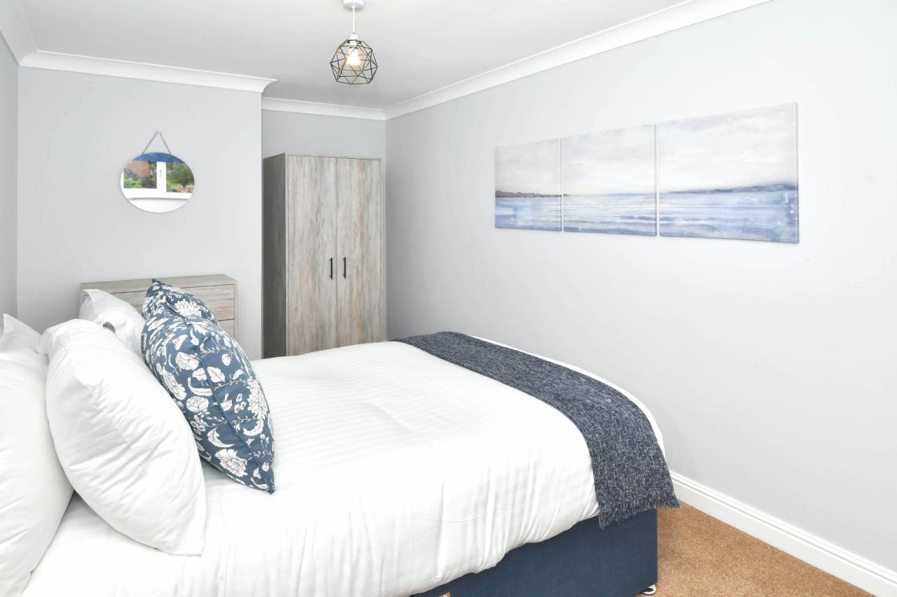 The Glade By Yourstays Huge Single Detached Holiday Home With Big Garden Newcastle-under-Lyme Zewnętrze zdjęcie