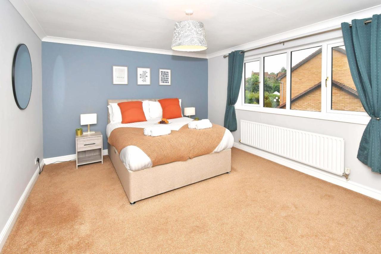 The Glade By Yourstays Huge Single Detached Holiday Home With Big Garden Newcastle-under-Lyme Zewnętrze zdjęcie