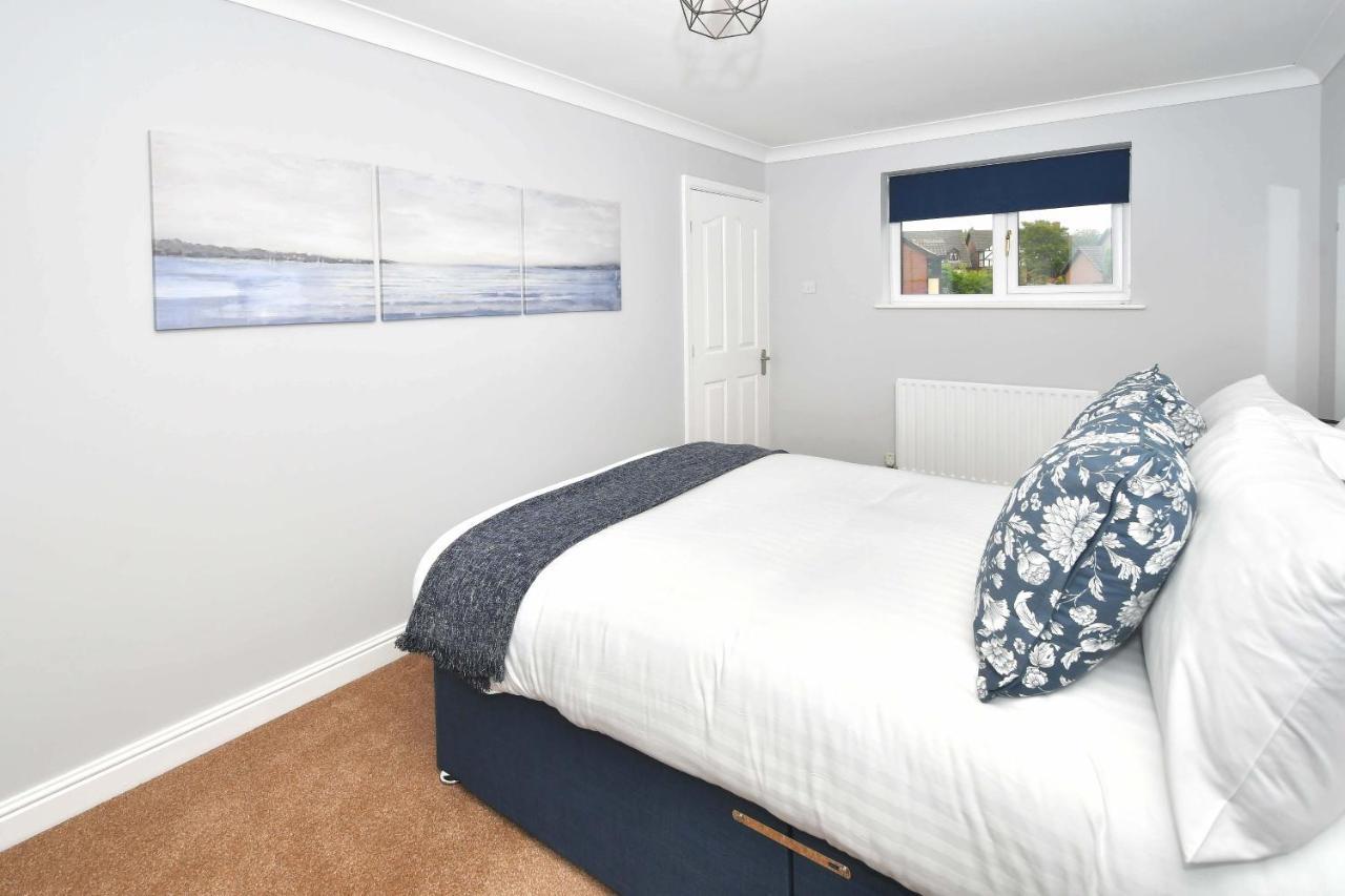 The Glade By Yourstays Huge Single Detached Holiday Home With Big Garden Newcastle-under-Lyme Zewnętrze zdjęcie