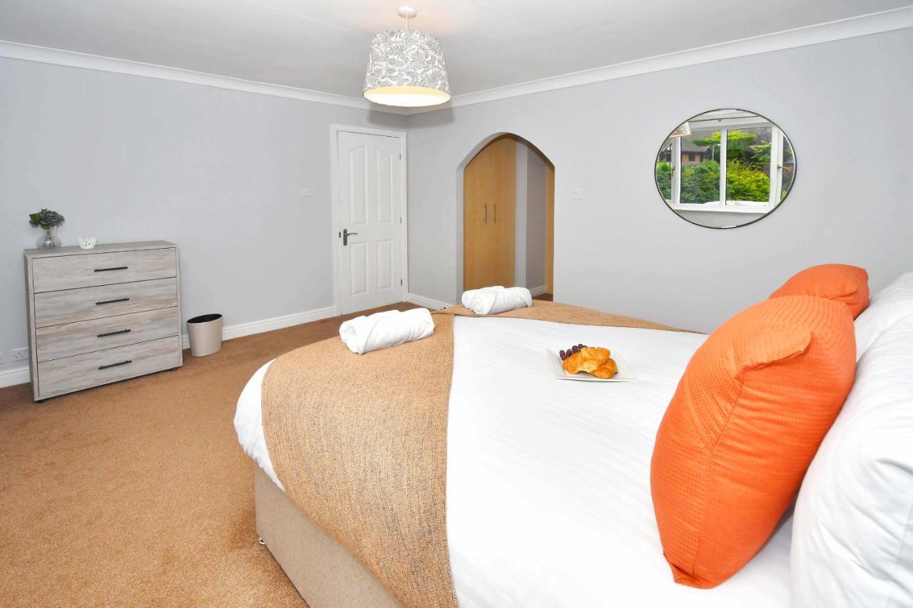 The Glade By Yourstays Huge Single Detached Holiday Home With Big Garden Newcastle-under-Lyme Zewnętrze zdjęcie