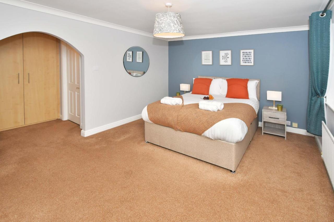 The Glade By Yourstays Huge Single Detached Holiday Home With Big Garden Newcastle-under-Lyme Zewnętrze zdjęcie