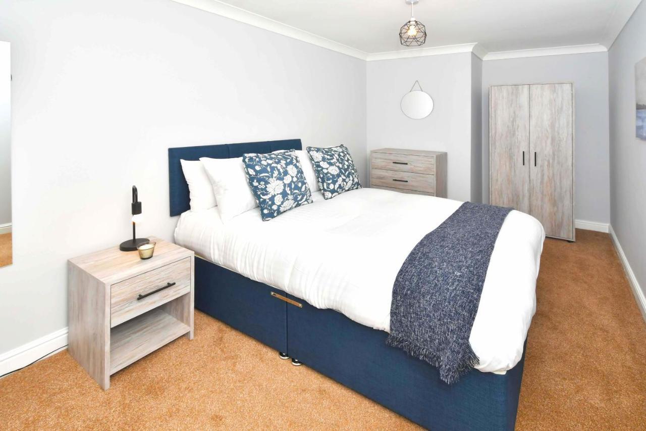 The Glade By Yourstays Huge Single Detached Holiday Home With Big Garden Newcastle-under-Lyme Zewnętrze zdjęcie