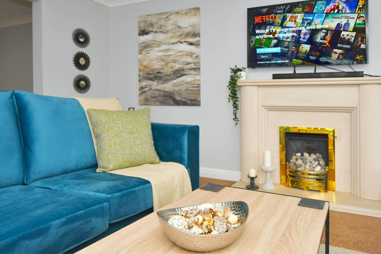 The Glade By Yourstays Huge Single Detached Holiday Home With Big Garden Newcastle-under-Lyme Zewnętrze zdjęcie