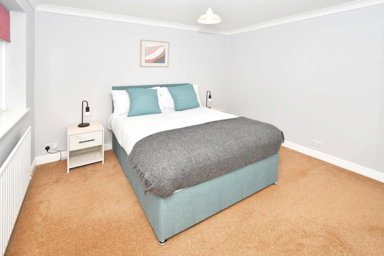 The Glade By Yourstays Huge Single Detached Holiday Home With Big Garden Newcastle-under-Lyme Zewnętrze zdjęcie