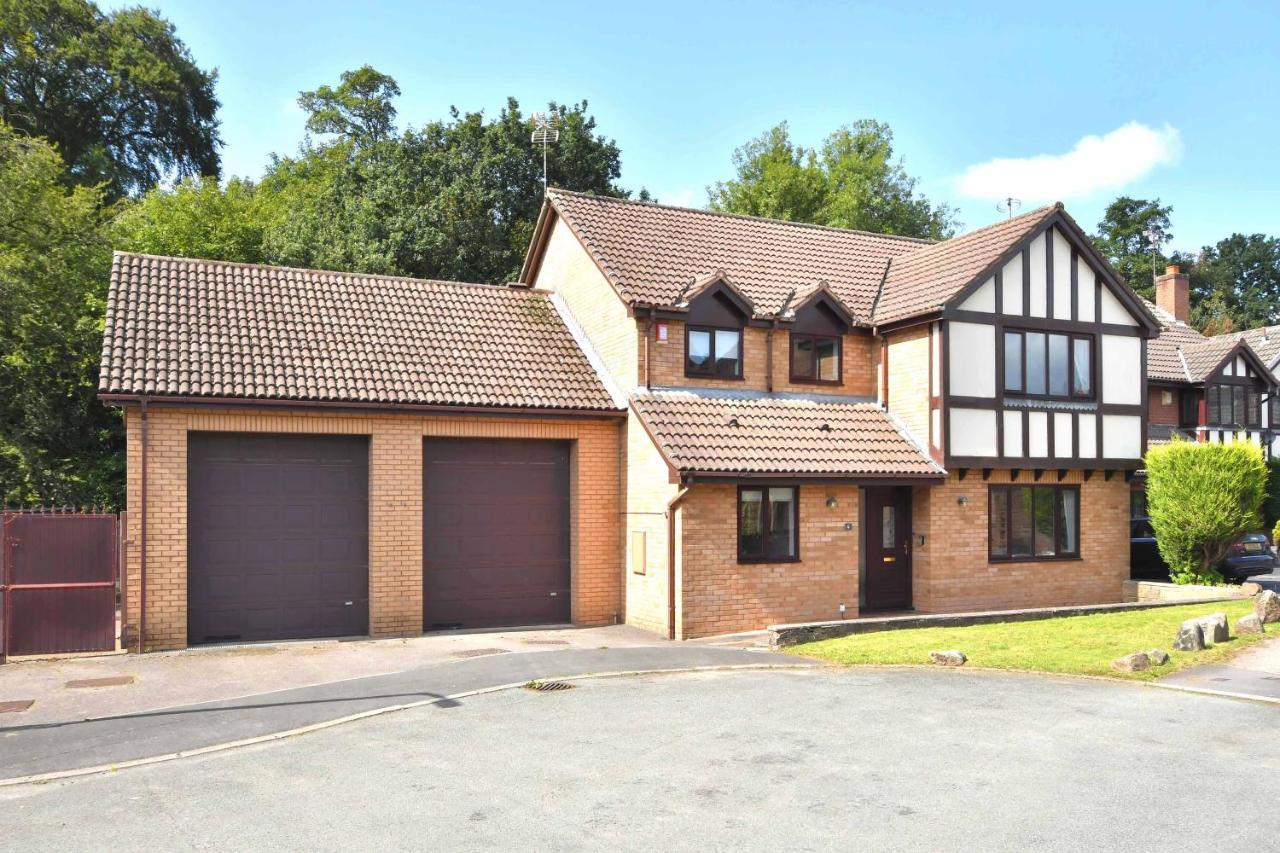 The Glade By Yourstays Huge Single Detached Holiday Home With Big Garden Newcastle-under-Lyme Zewnętrze zdjęcie