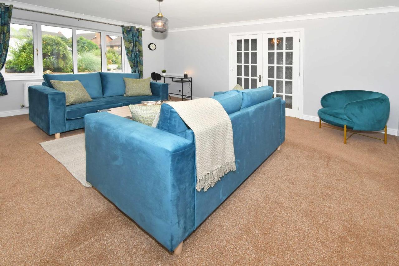 The Glade By Yourstays Huge Single Detached Holiday Home With Big Garden Newcastle-under-Lyme Zewnętrze zdjęcie