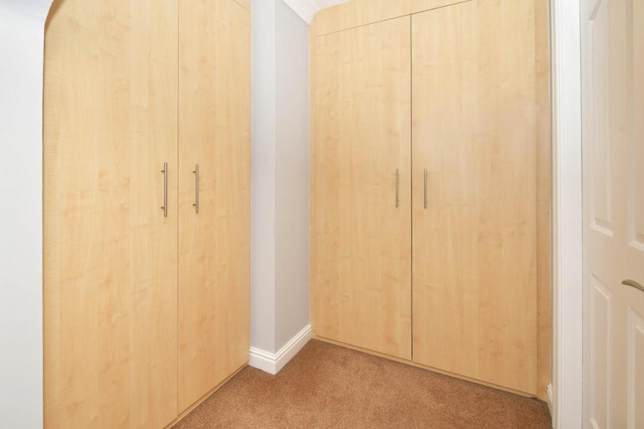 The Glade By Yourstays Huge Single Detached Holiday Home With Big Garden Newcastle-under-Lyme Zewnętrze zdjęcie